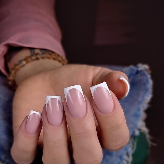 Beauty Code by Nela #novisad Lakiranje noktiju French - dodatak uz uslugu