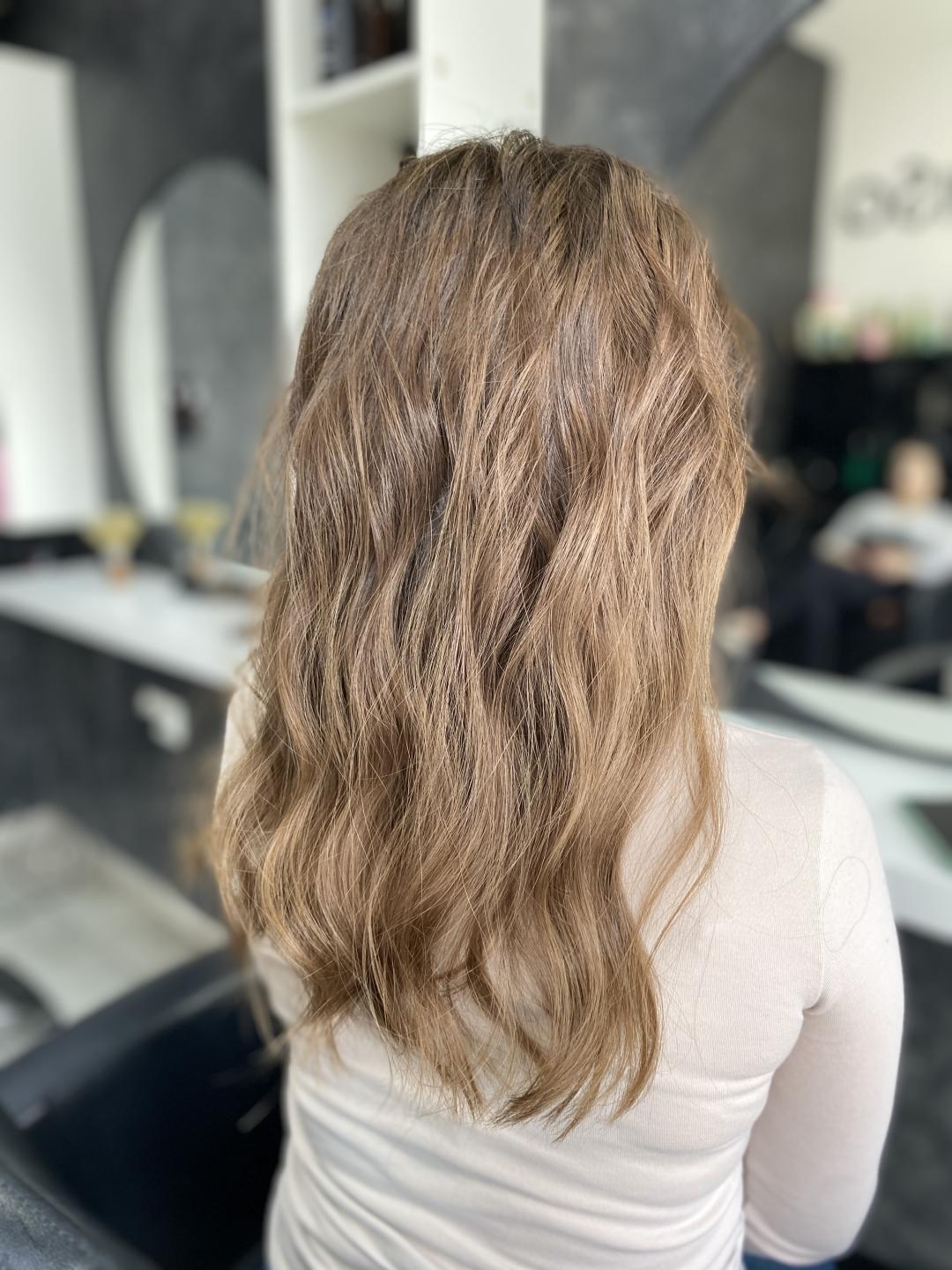 Farbanje cele dužine - duga kosa - Berenisa, Beograd Farbanje kose Frizerski saloni Farbanje kose, Beograd, Karaburma, Višnjička banja