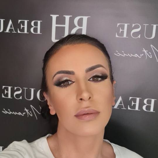Beauty House by Marija Mitrović #nis Make-up / šminkanje Profesionalno šminkanje + veštačke tre