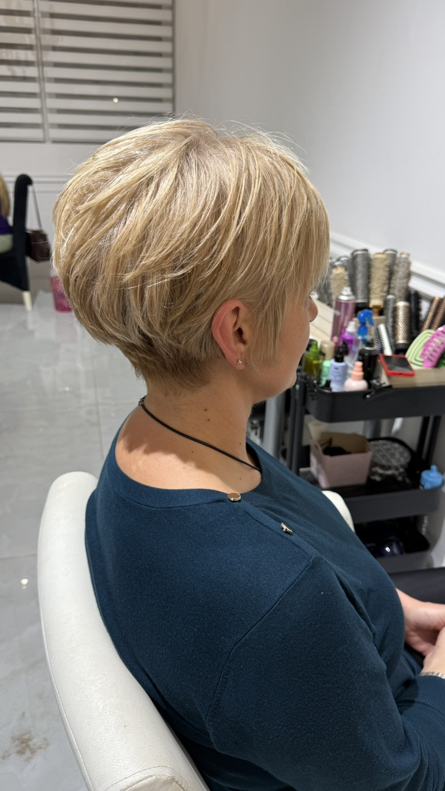 Dve mace 2 #beograd Šišanje Žensko šišanje + feniranje - kratka kosa