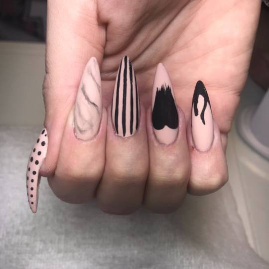 Studio Crystal by Sandra #beograd Izlivanje noktiju ? . . . . . . . . #nails #noktizemun #noktinovib
