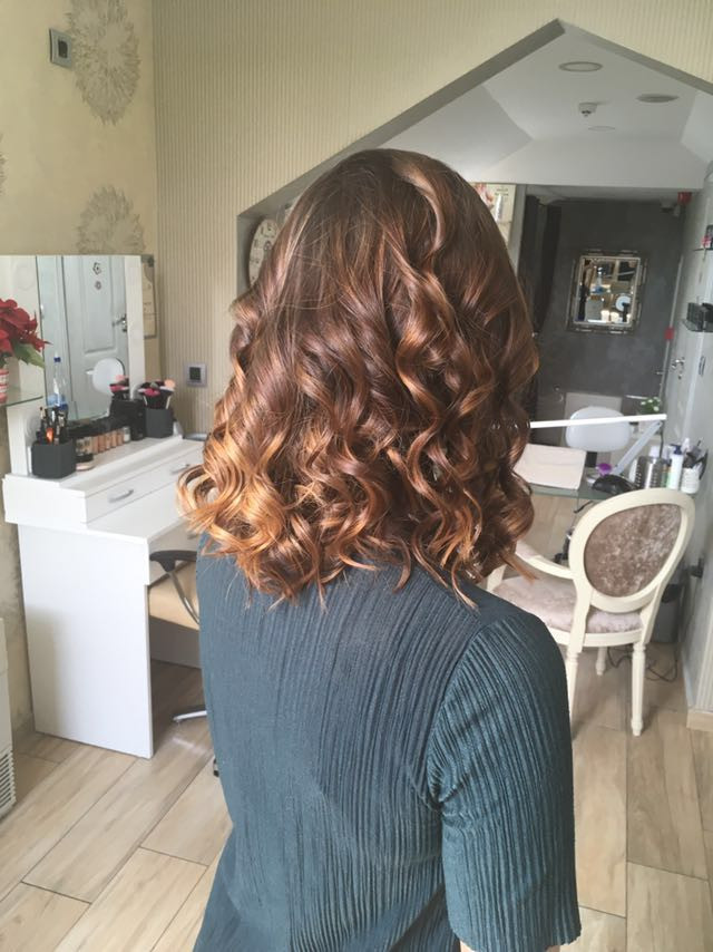 Bibi beauty centar #beograd Šišanje Žensko šišanje + feniranje na ravno / lokne - kratka kosa