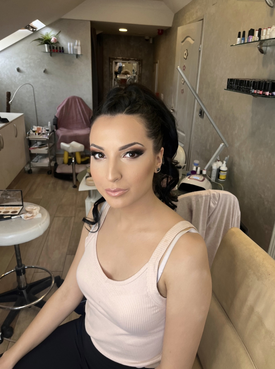 Bibi beauty centar #beograd Make-up / šminkanje Profesionalno šminkanje + veštačke trepavice + svečana frizura