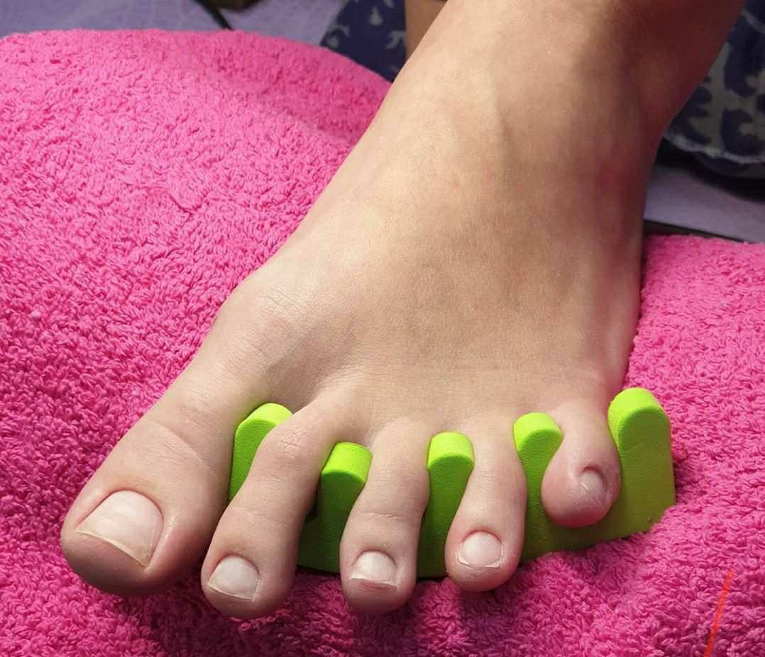 Nail Studio Kućica #beograd Estetski pedikir Spa Pedikir sa obradom peta,noktiju+lakiranje+piling masaža stopala