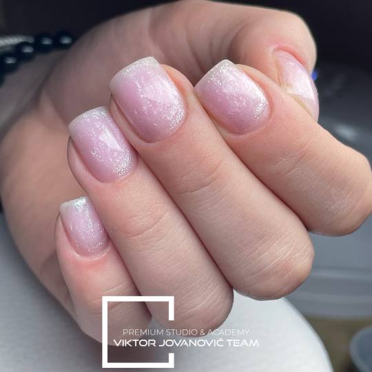 BEAUTY CENTER Viktor Jovanović #subotica Nadogradnja noktiju Korekcija noktiju - M velicina