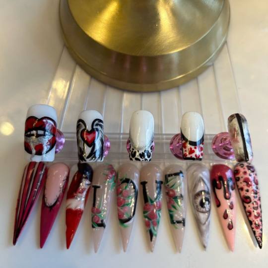 Esthetique Privé #beograd Lakiranje noktiju Nail art /cirkoni po noktu