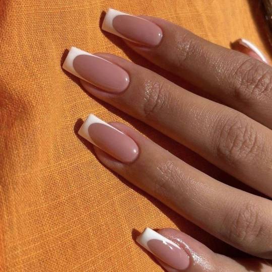Moon Beauty Bar #beograd Lakiranje noktiju French - dodatak uz uslugu