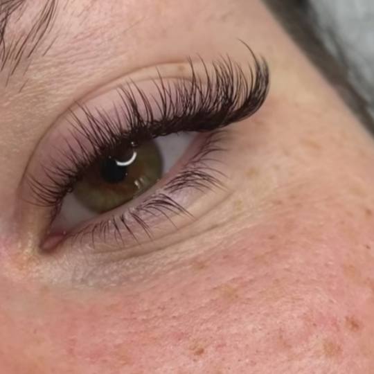 Beauty in Style DM #novisad Nadogradnja trepavica Nadogradnja svilenih trepavica - 1 na 1