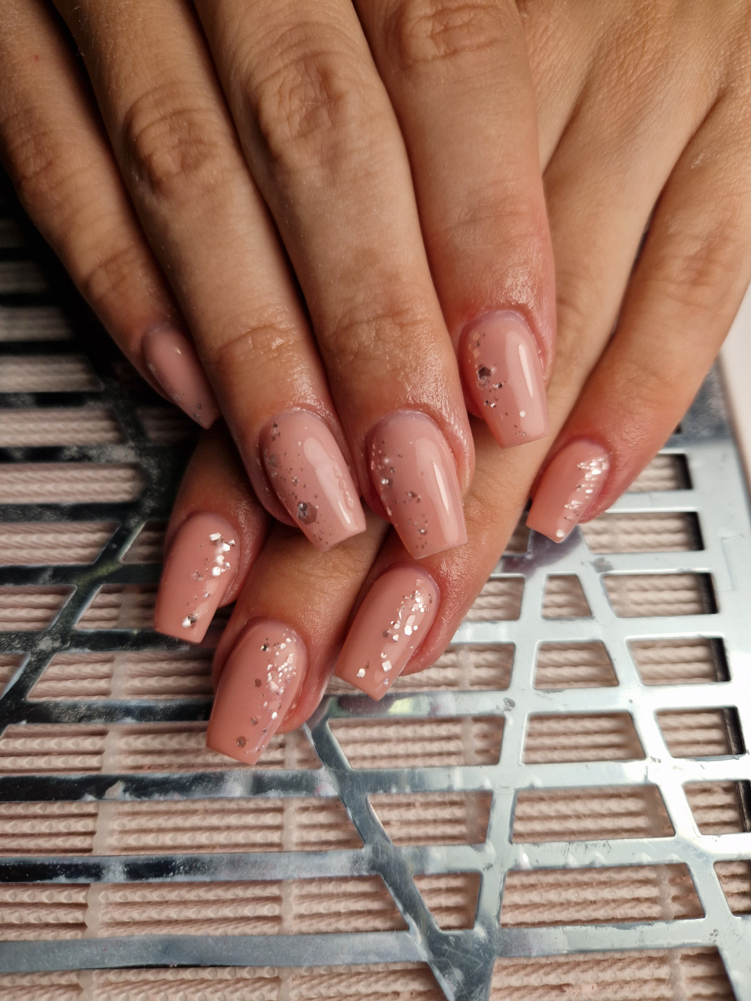 Butik Lepote #beograd Korekcija noktiju Korekcija noktiju gel boja ili frenc + aparatni manikir - M dužina