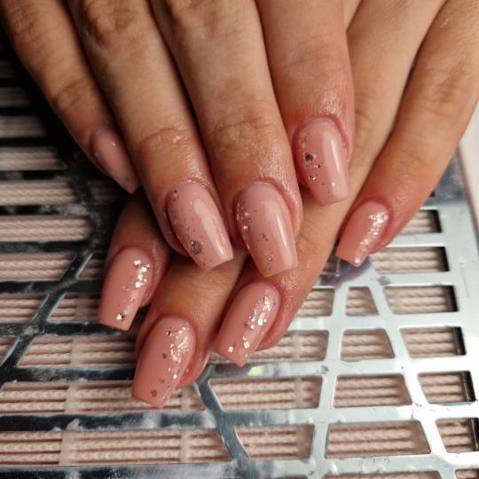 Butik Lepote #beograd Korekcija noktiju Korekcija noktiju gel boja ili frenc + aparatni manikir - M 