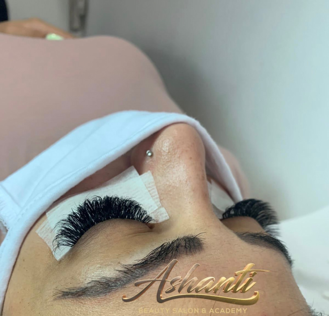 Ashanti Beauty Salon & Academy #beograd Nadogradnja trepavica Nadogradnja svilenih trepavica - ruski volumen 4 / 8D