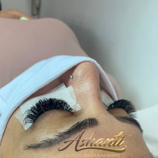 Ashanti Beauty Salon & Academy #beograd Nadogradnja trepavica Nadogradnja svilenih trepavica - ruski