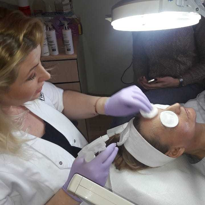 Tretman lica voćnim kiselinama - Tina B, Beograd Tretman lica Lice Tretman lica, Beograd, Novi Beograd blokovi, Belville, Savski kej