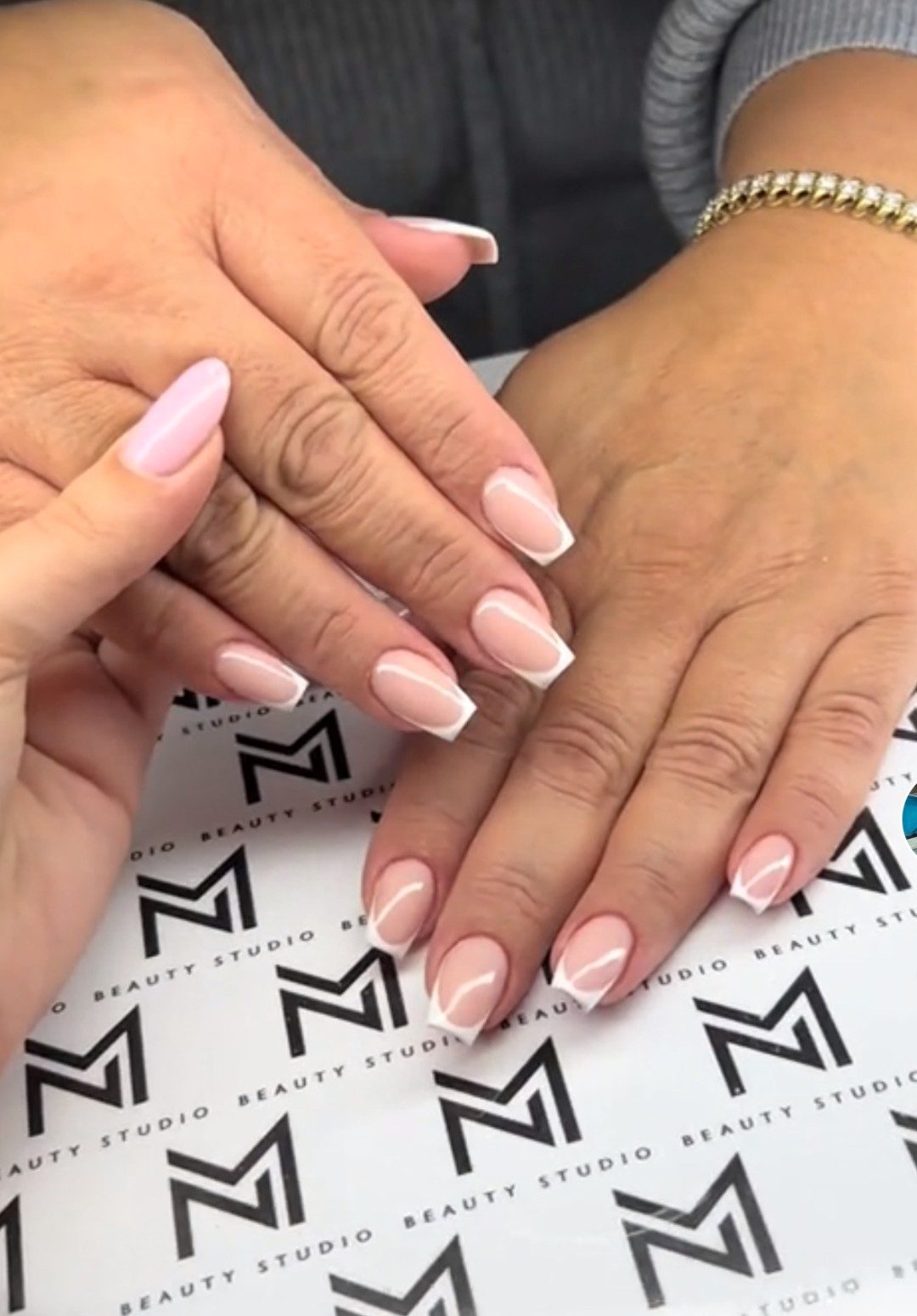MN Beauty studio #beograd Izlivanje noktiju Korekcija noktiju / ojačavanje noktiju / rubber baza