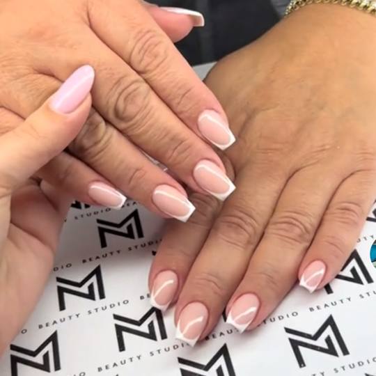 MN Beauty studio #beograd Izlivanje noktiju Korekcija noktiju / ojačavanje noktiju / rubber baza