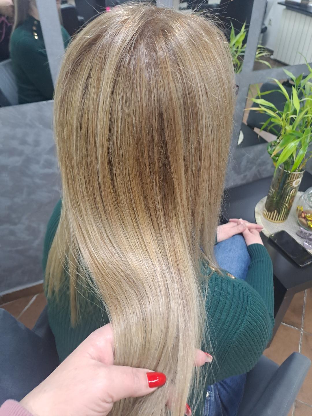 Farbanje cele dužine + feniranje - duga kosa - Natali 19, Beograd Farbanje kose Frizerski saloni Farbanje kose, Beograd, Mirijevo