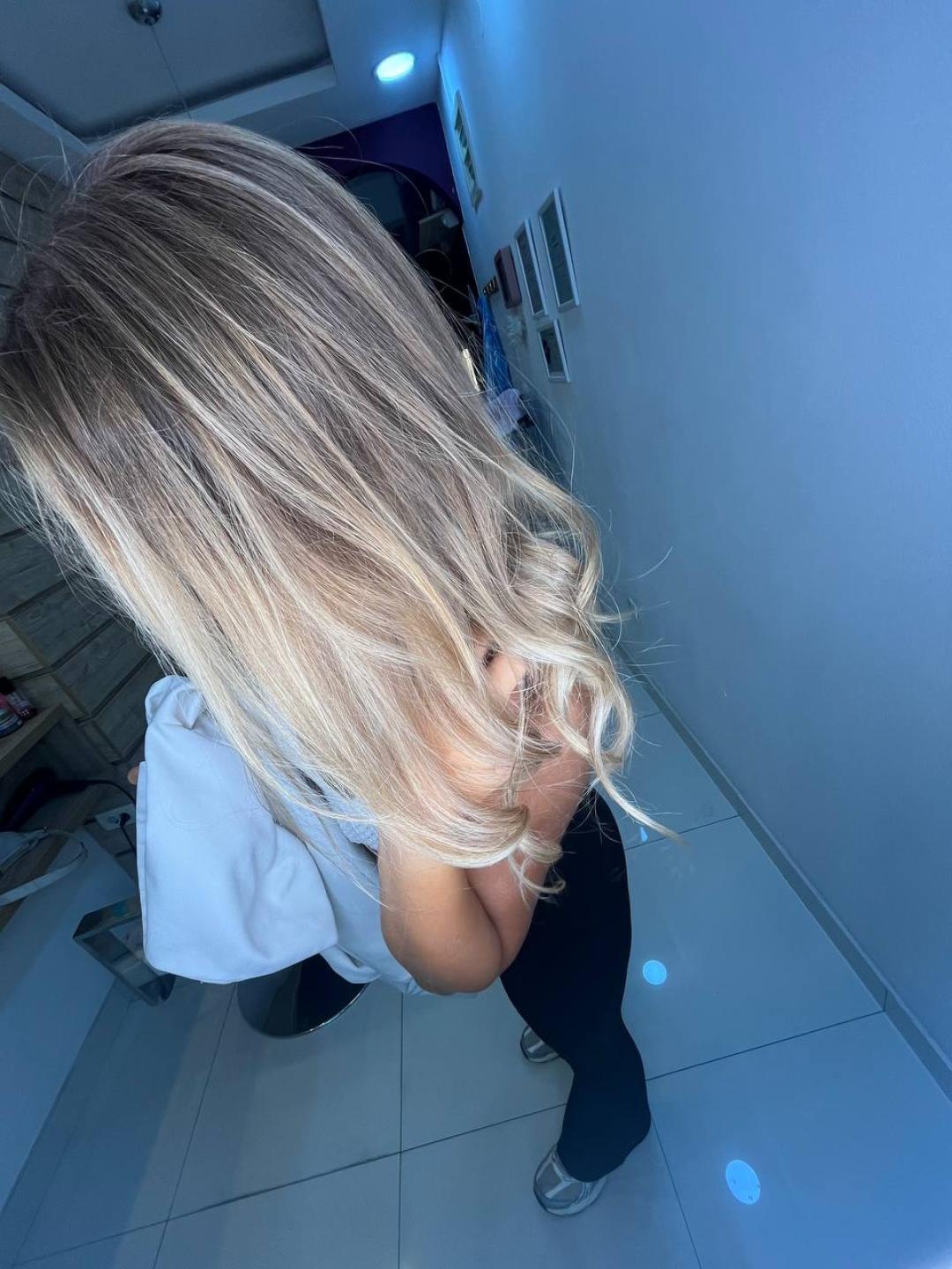 Feniranje na talase - duga kosa - Kardashians Beauty Style, Novi Sad Feniranje i stilizovanje Frizerski saloni Feniranje i stilizovanje, Novi Sad, Centar - Stari grad