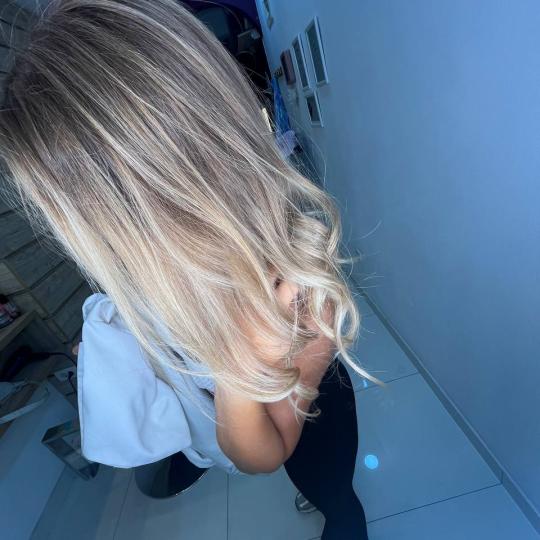 Kardashians Beauty Style #novisad Feniranje i stilizovanje Feniranje na talase - duga kosa