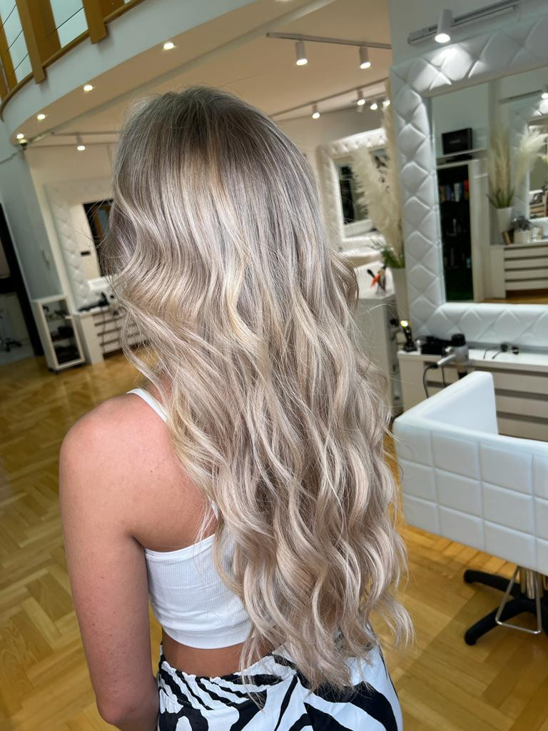 Salon White Belgrade #beograd Farbanje kose Preliv - duga kosa