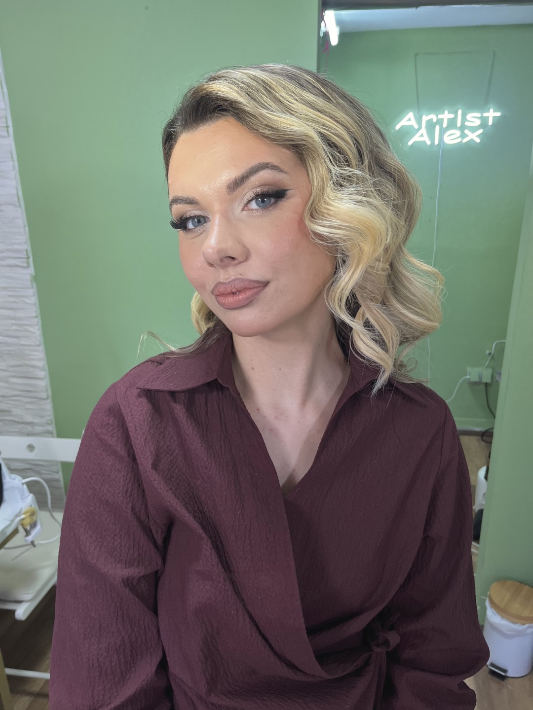 Artist Alex Studio #nis Make-up / šminkanje Profesionalno šminkanje + veštačke trepavice
