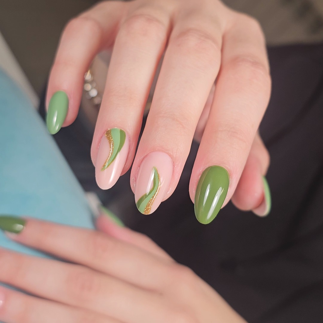 Elegance Touch #beograd Manikir Korekcija/Izlivanje noktiju gelom - M dužina noktiju + frenč/boja/ombre