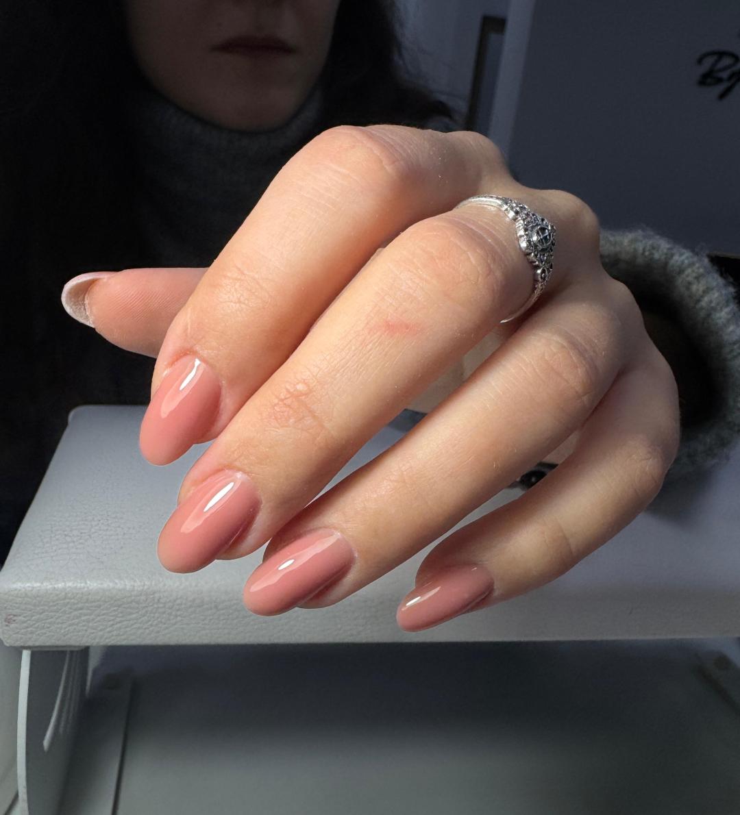 GM Beauty studio #beograd Izlivanje noktiju Izlivanje noktiju gelom - M dužina