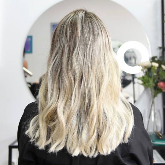 SALON 26 - Dorćol #beograd Pramenovi Pramenovi Pramenovi na foliju u više boja + preliv - duga kos