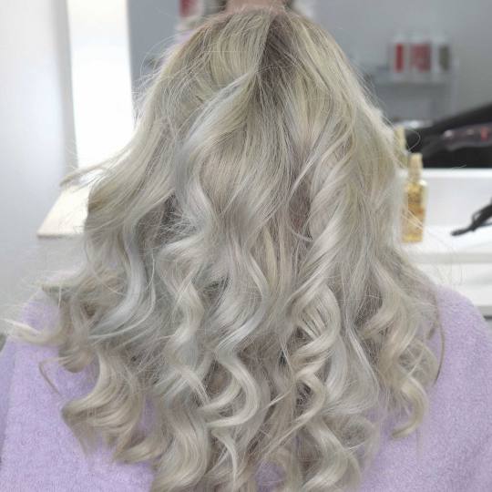 M Studio 0303 #novisad Ombre, sombre, balayage Balayage + preliv + feniranje + tretman kose - kosa s
