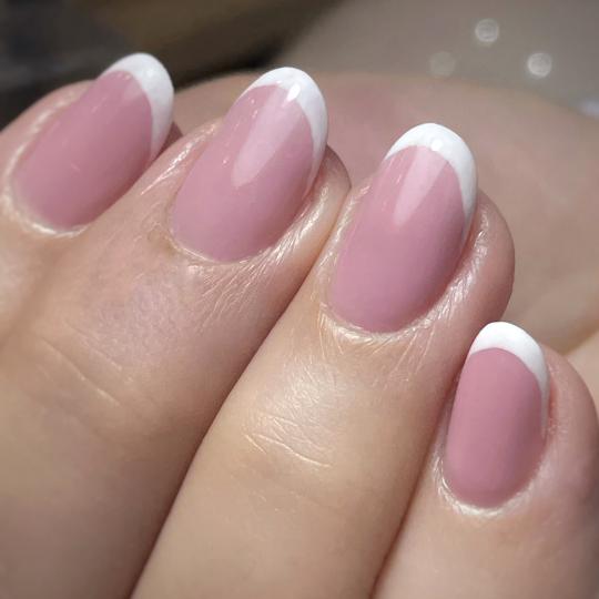 Nails Studio #beograd Ojačavanje noktiju Gel lak / rubber baza