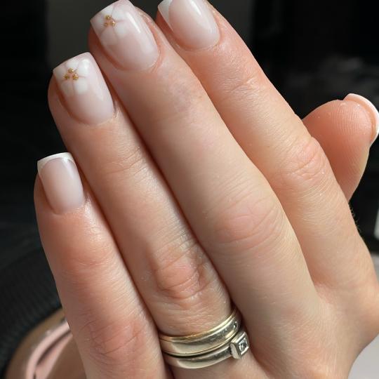 Nails Studio #beograd Ojačavanje noktiju Ojačavanje noktiju gelom
