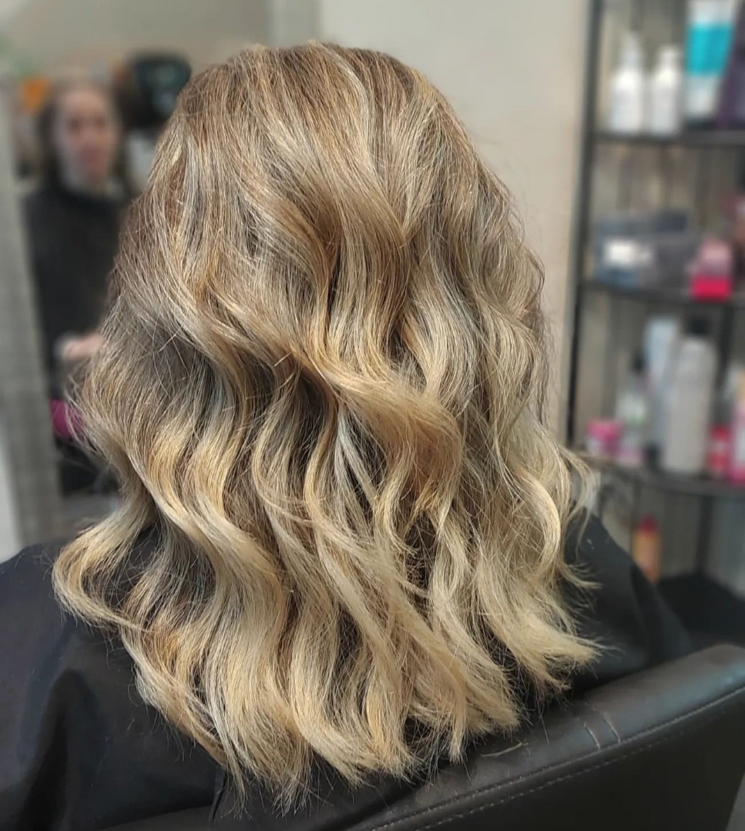 Beautystudio Dasha #beograd Pramenovi Pramenovi na foliju + FENIRANJE kosa srednje dužine