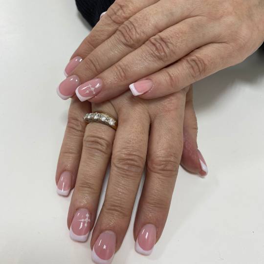 Beauty plaza #beograd Izlivanje noktiju Izlivanje noktiju gelom - kratki nokti