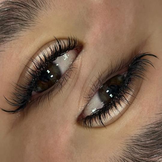 Mask #beograd Nadogradnja trepavica Nadogradnja svilenih trepavica - 2D