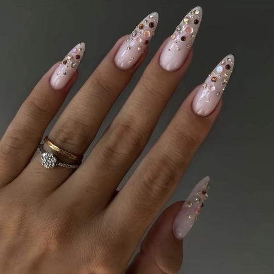 Mila Beauty Centar #beograd Izlivanje noktiju Izlivanje noktiju gelom - XL dužina Izlivanje noktiju