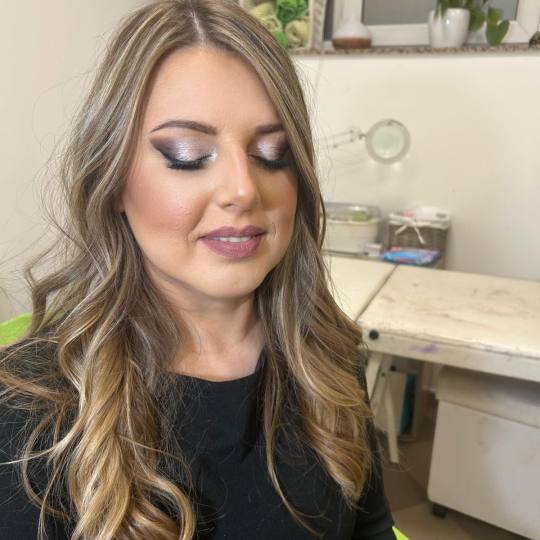 Kutak za dame Ceky #beograd Make-up / šminkanje Profesionalno šminkanje
