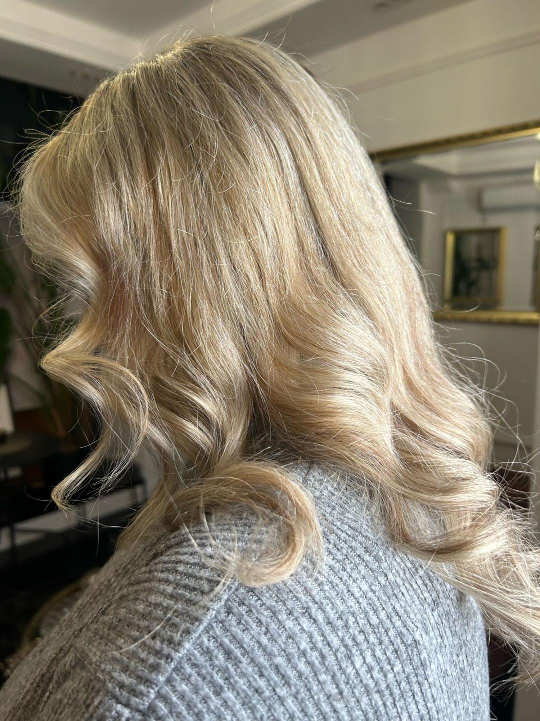 Esthetique Privé #beograd Pramenovi Pramenovi na foliju +Preliv + Feniranje +Šišanje +Black Caviar tretman