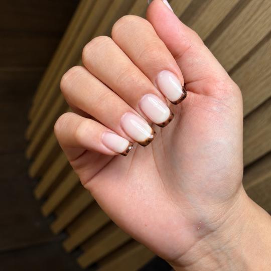 Metime lounge #beograd Ukrašavanje noktiju French / jednostavni nail art - dodatak uz uslugu Nokti