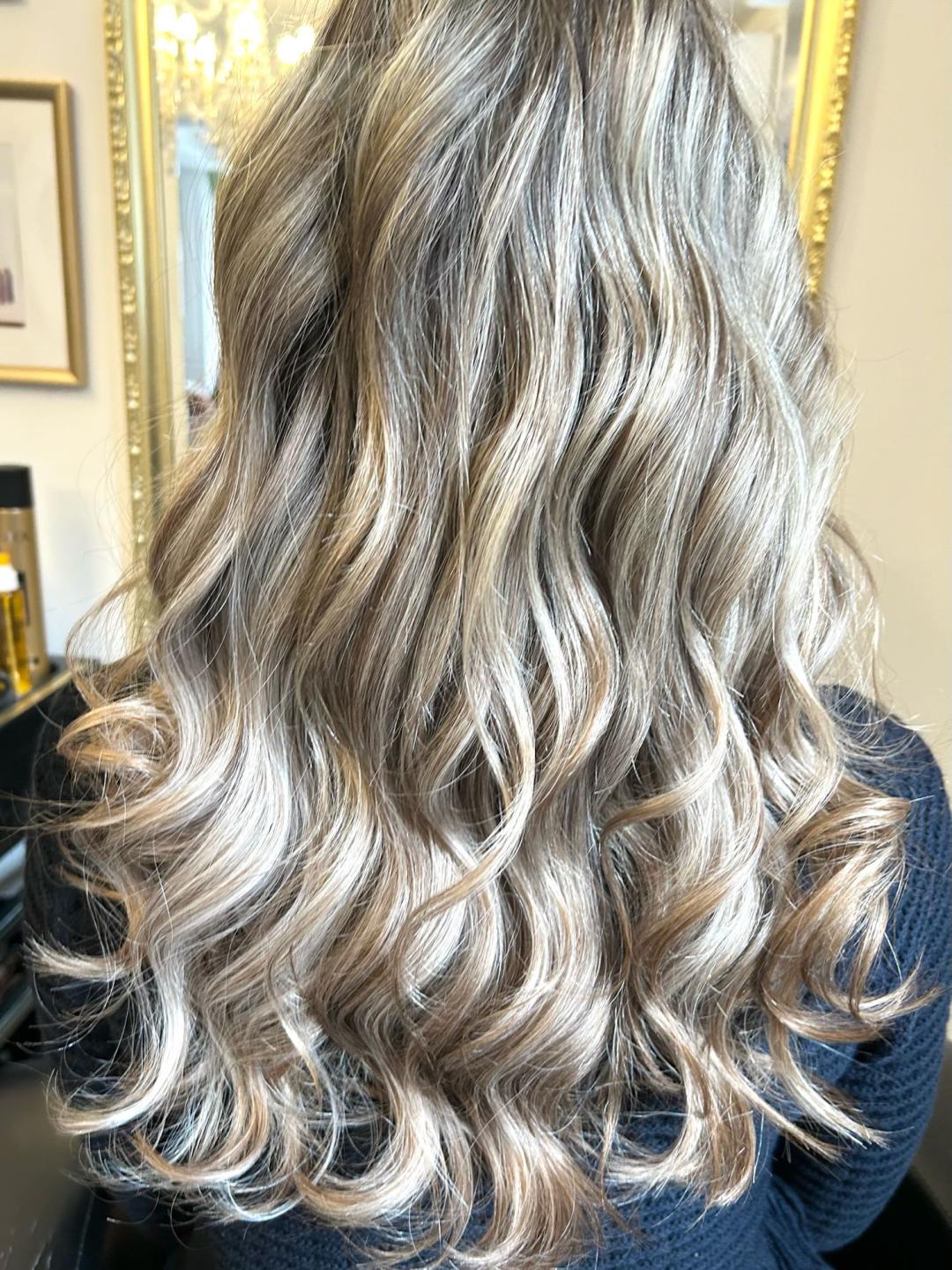 Esthetique Privé #beograd Pramenovi Pramenovi na foliju +Preliv + Feniranje +Šišanje +Black Caviar tretman