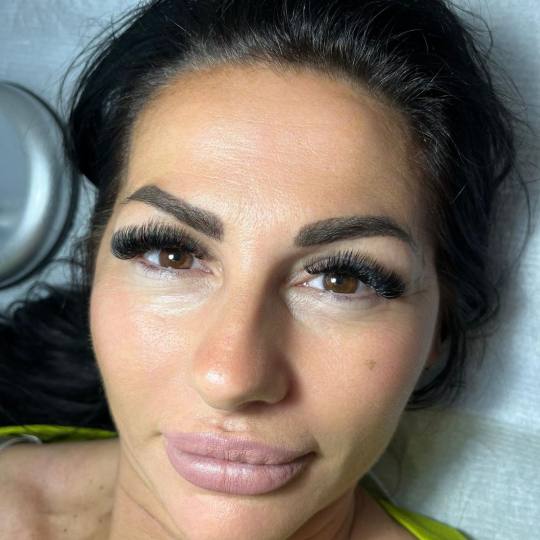 MV Studio #beograd Nadogradnja trepavica Korekcija nadogradnje trepavica ruski volumen - do 3 nedelj