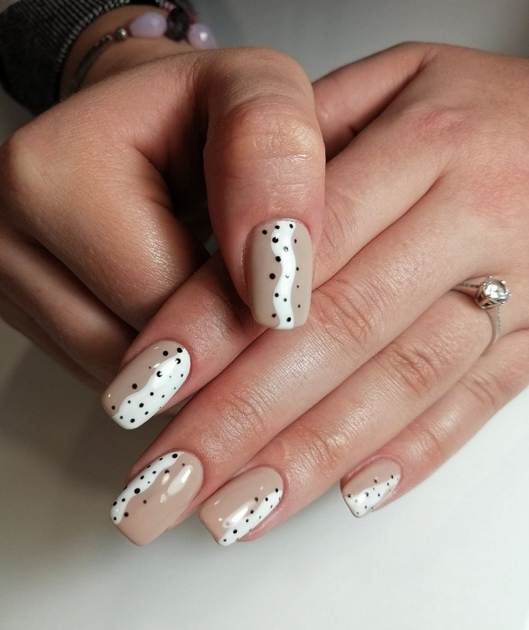 Nail office - TC BIG Rakovica #beograd Korekcija noktiju Korekcija noktiju gelom + boja - S dužina