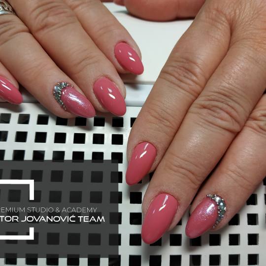 BEAUTY CENTER Viktor Jovanović #subotica Izlivanje noktiju Korekcija noktiju - S velicina