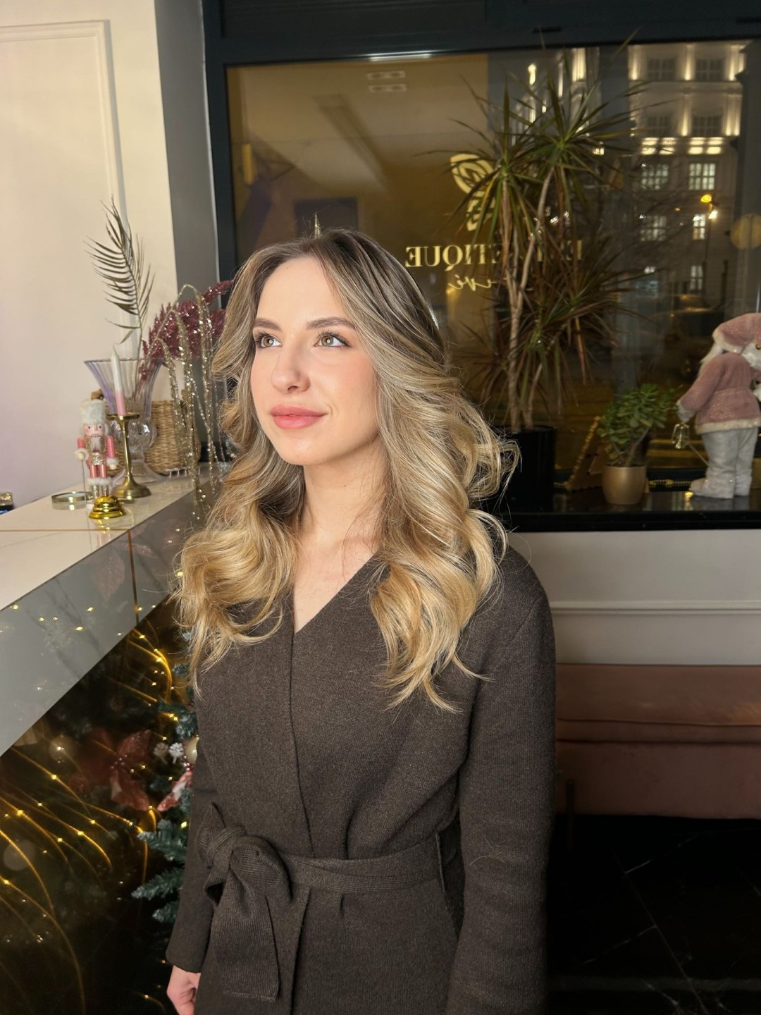 Feniranje četkom na talase / lokne - duga kosa - Esthetique Privé, Beograd Feniranje i stilizovanje Frizerski saloni Feniranje i stilizovanje, Beograd, Centar, Stari grad, Dorćol