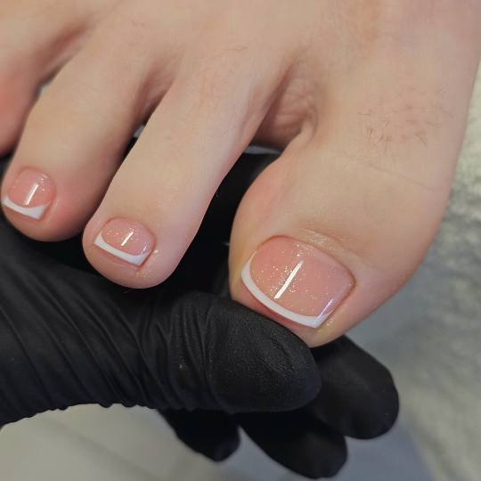 Elegance Touch #beograd Estetski pedikir Suvi ruski pedikir sa profi diskovima + frenč/boja(pete+no