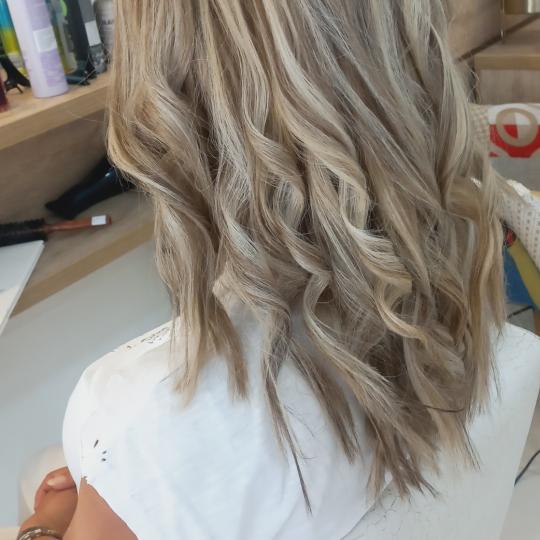 Kardashians Beauty Style #novisad Ombre, sombre, balayage Balayage + zaštita kose + feniranje - dug