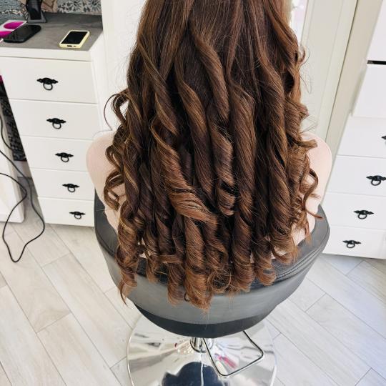 In line 1 #pancevo Uvijanje, lokne i talasi Lokne na presu - ekstra duga kosa