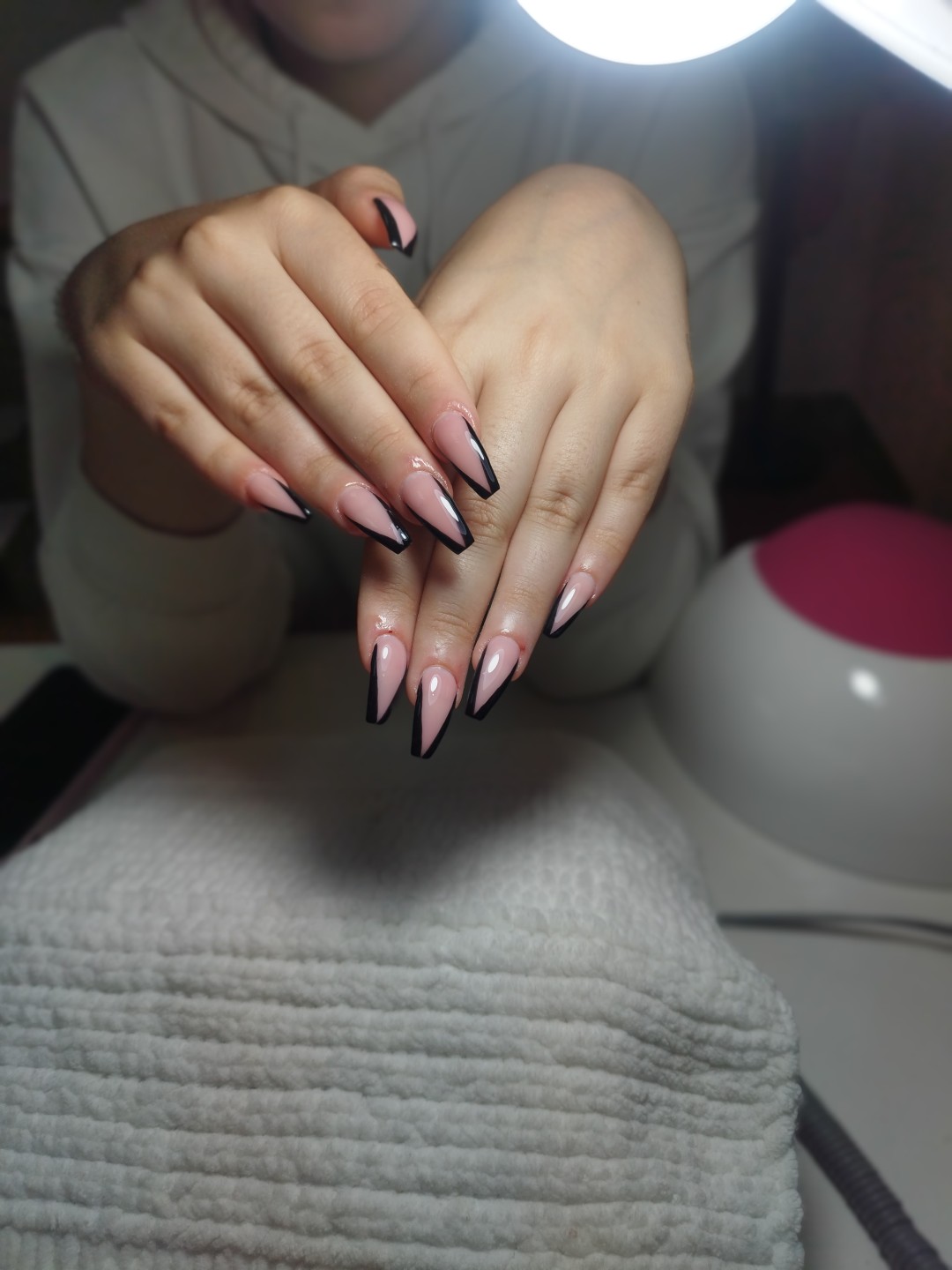 Izlivanje noktiju korekcija - L dužina - Studio Diva Lux, Niš Izlivanje noktiju Nokti Izlivanje noktiju, Niš, Medijana