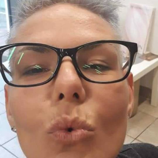 TeoS - Zemun #beograd Žensko šišanje Žensko šišanje + feniranje - kratka kosa Stylist