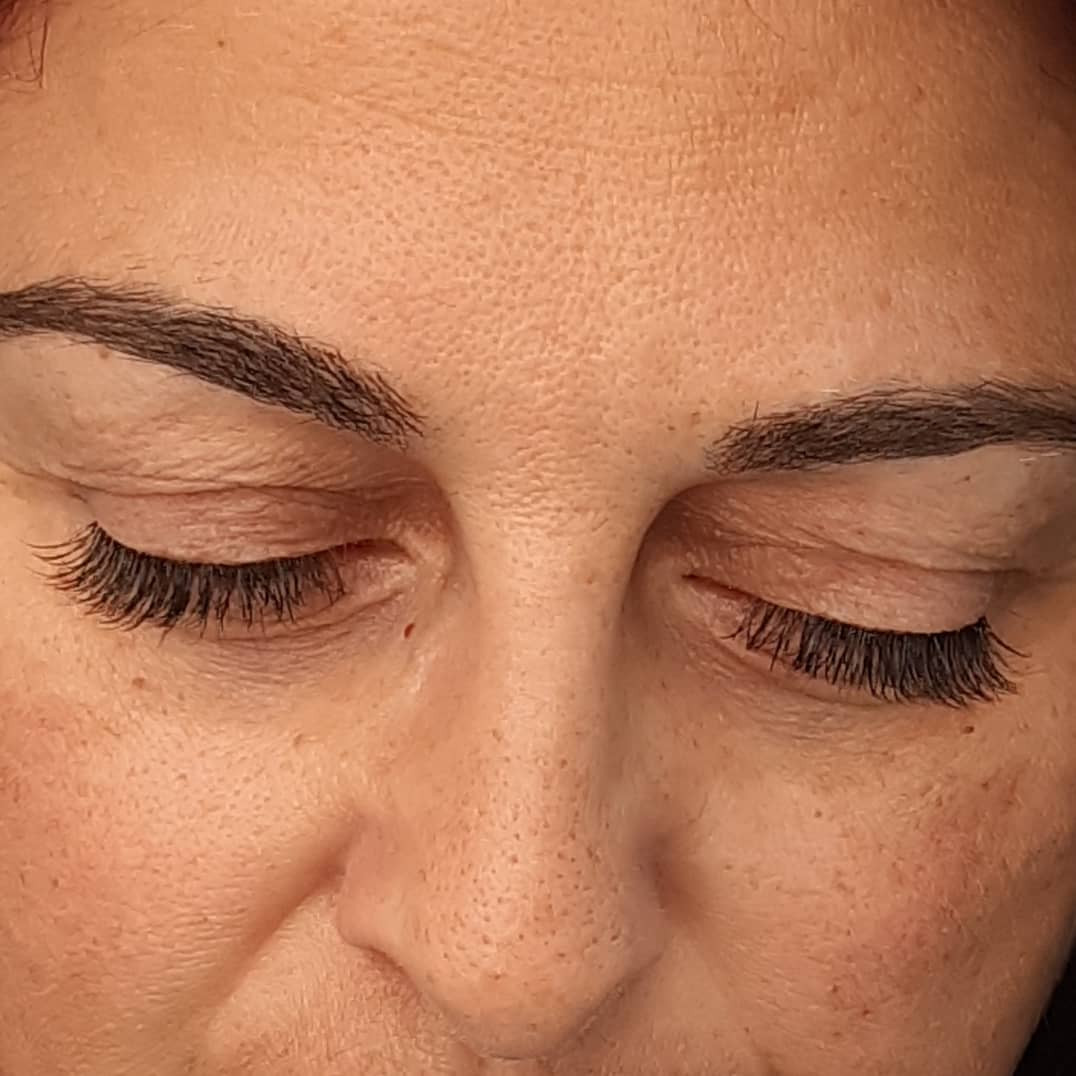 Albina Unisex Studio Lepote #temerin Nadogradnja trepavica Nadogradnja svilenih trepavica - 1 na 1 + oblikovanje obrva GRATIS