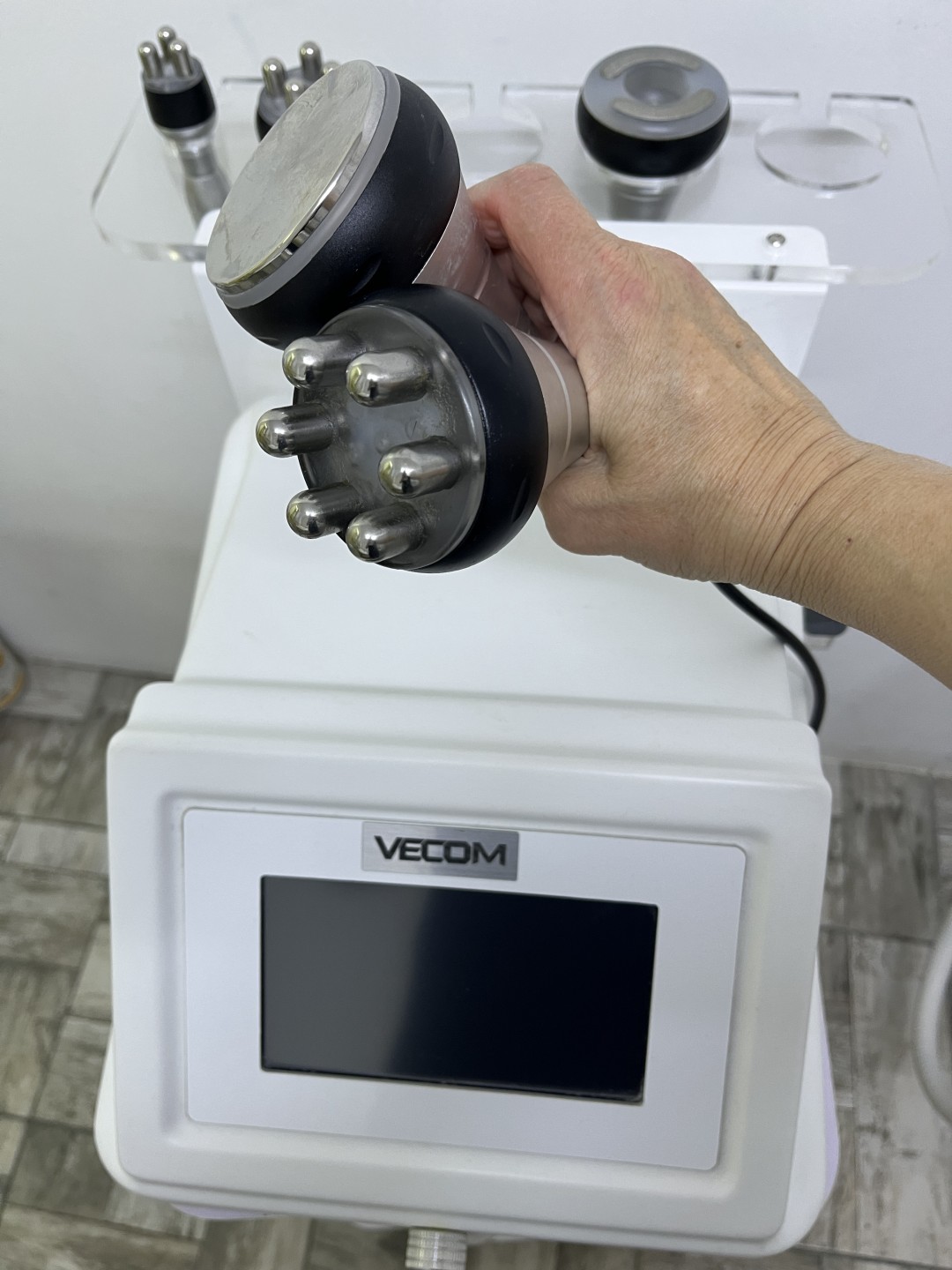 Studio lepote i edukativni centar Helios #kikinda Tretmani tela Kavitacija + RF lifting + Vacum limfna drenaža - paket od 6 tretmana