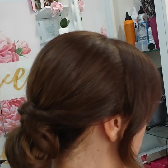 Studio Ceca #novisad Izlivanje noktiju Svecana frizura srednja kosa (podrazumeva dolazak sa cistom k